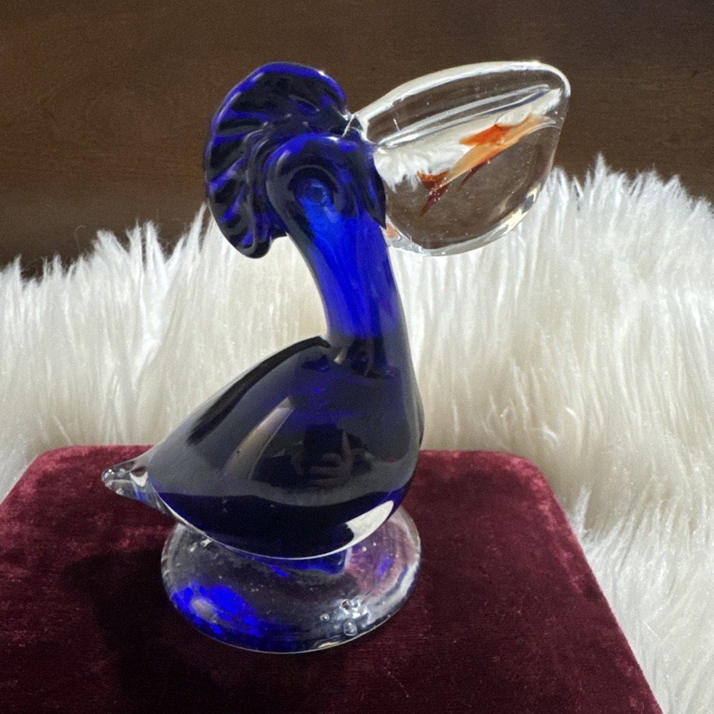 COBALT BLUE BLOWN ART GLASS Murano STYLE PELICAN With GOLD FISH IN MOUTH 5 Inche